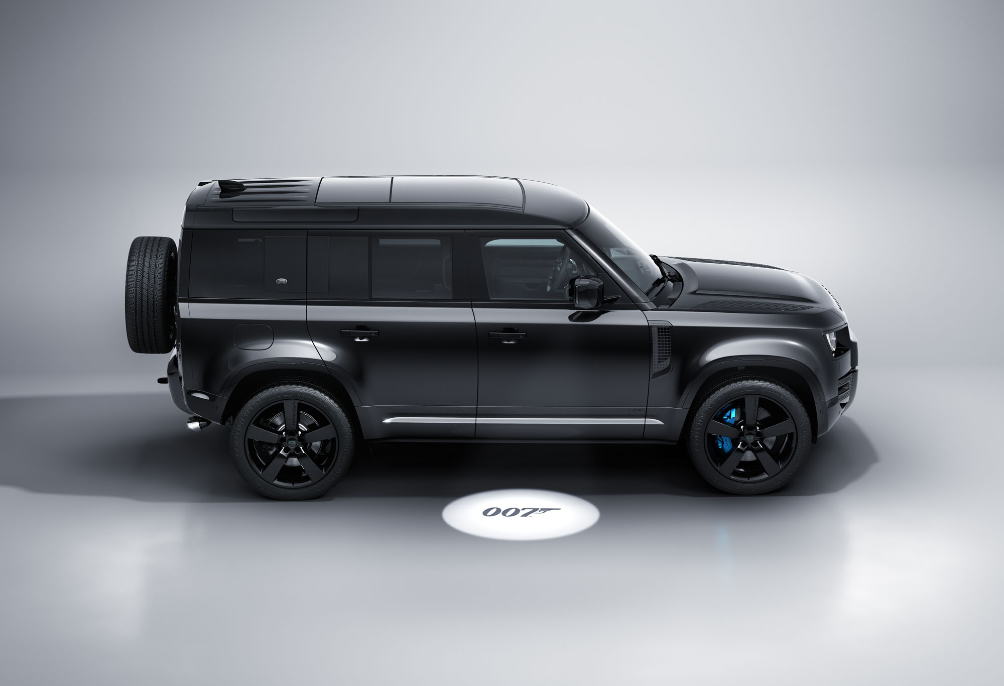 Дополнено: Land Rover Defender V8 Bond оценён в рублях — ДРАЙВ