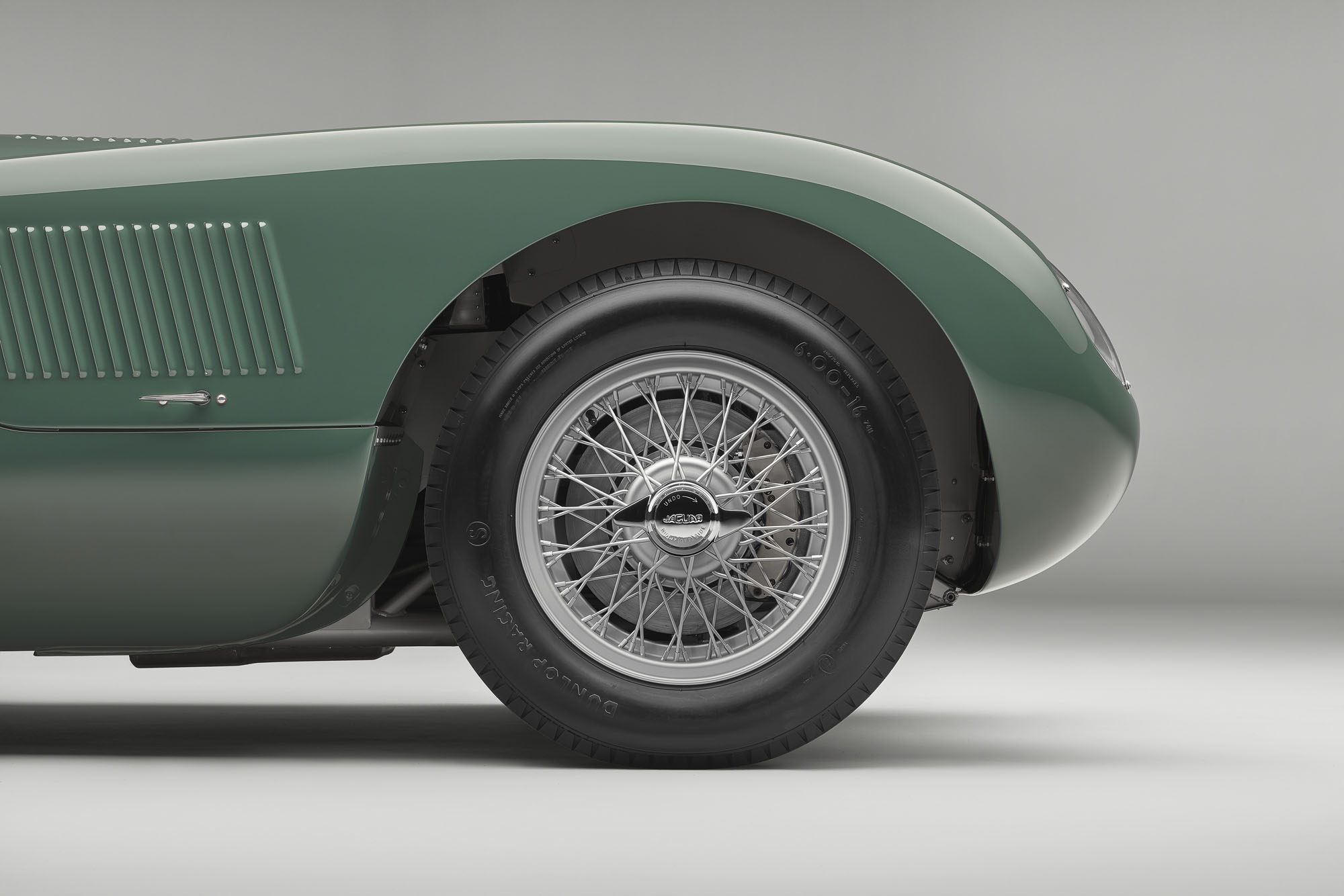 Jaguar C-type Continuation сохранил многие детали из 1950-х — ДРАЙВ