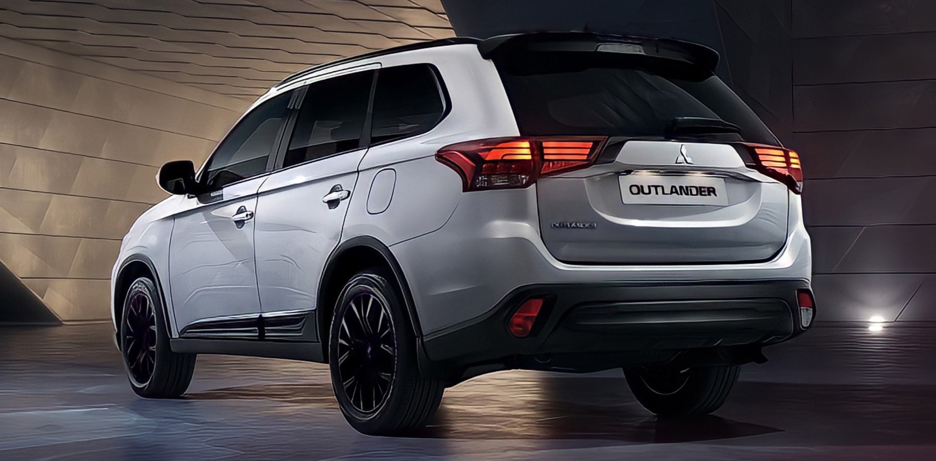 Mitsubishi Outlander Black Edition вернулся с чёрной крышей — ДРАЙВ