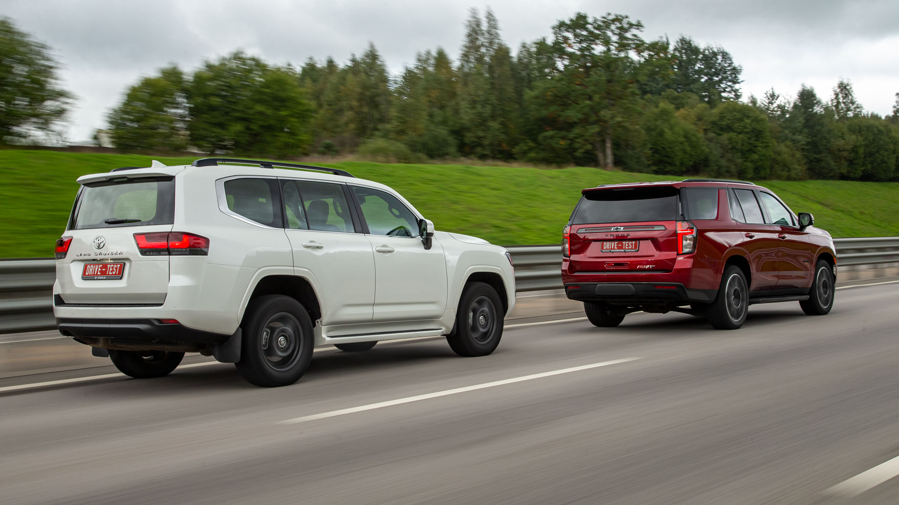 Знакомимся с рамниками Chevrolet Tahoe и Toyota Land Cruiser 300 — ДРАЙВ