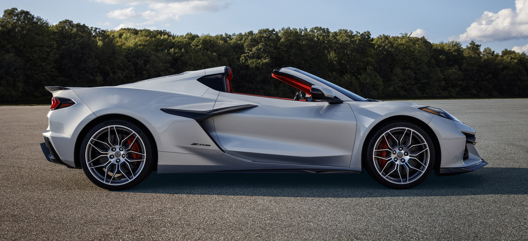 Chevrolet Corvette Z06 разжился рекордным атмосферником V8 — DRIVE2