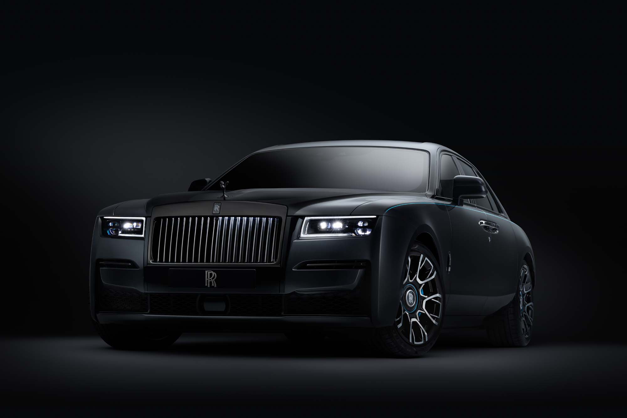 Rolls-Royce Black Badge Ghost отличился мотором и подвеской — ДРАЙВ