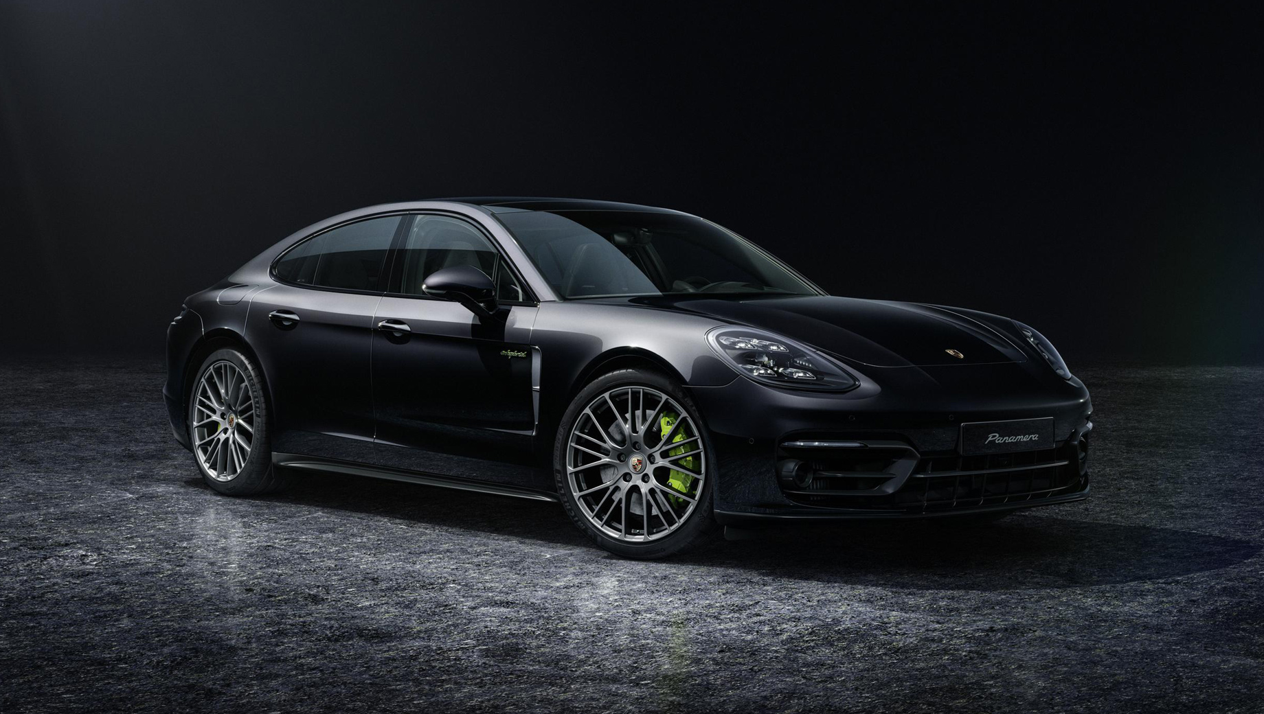 Серия Porsche Panamera Platinum предложила оборудование оптом