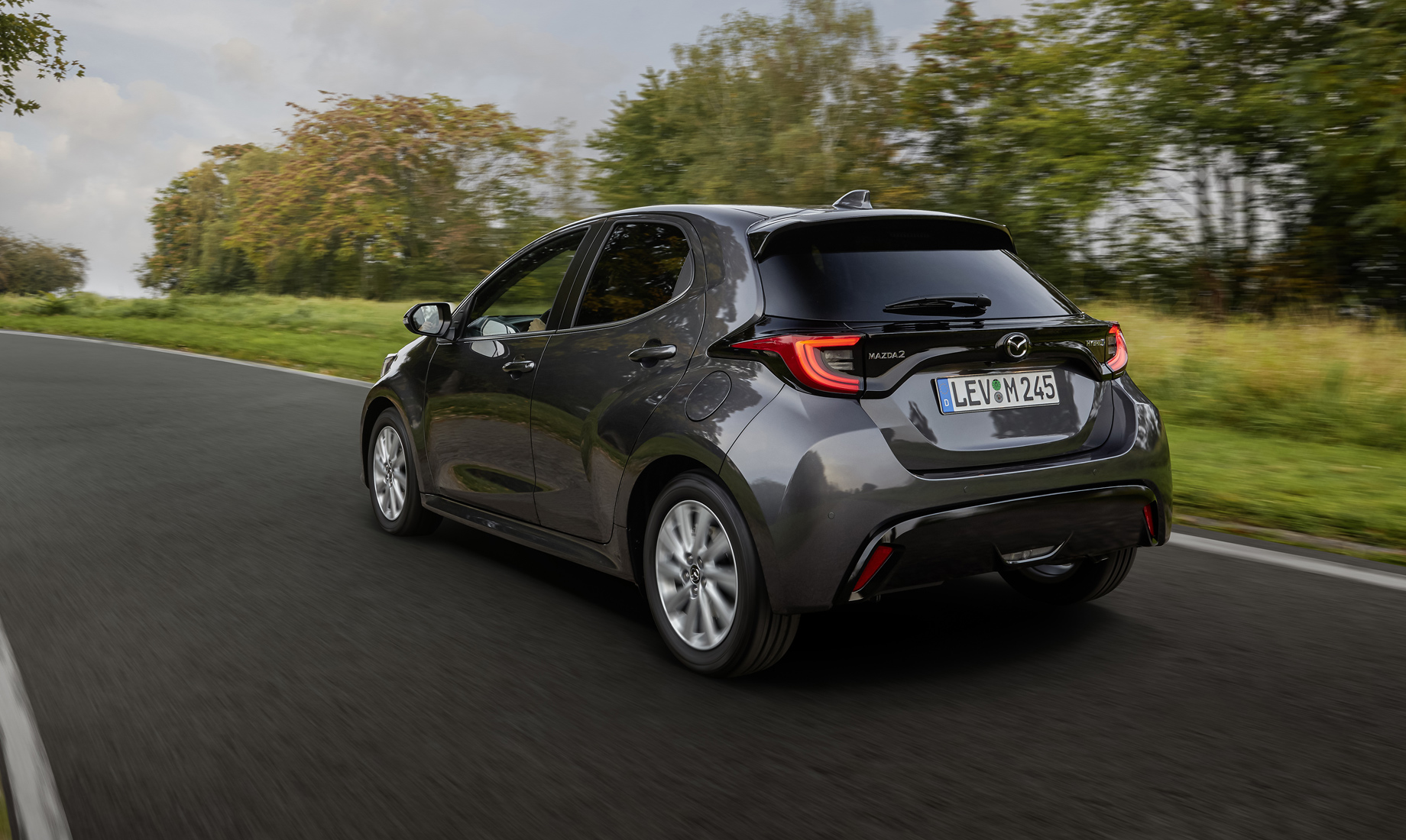 Toyota Yaris превратилась в модель Mazda 2 Hybrid — ДРАЙВ