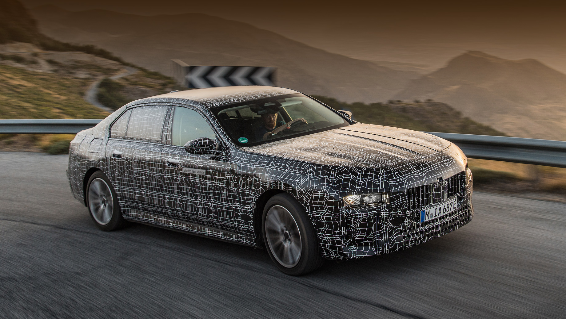 Электрокар BMW i7 дебютирует вместе с бензиновой «семёркой»