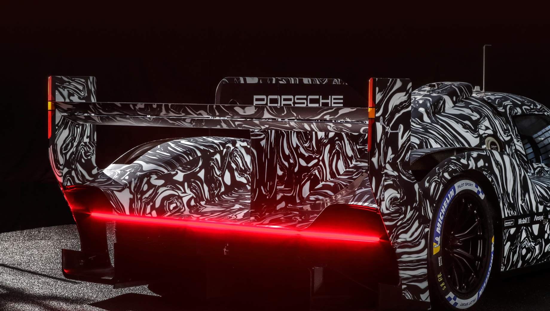 Прототип Porsche LMDh приготовился к тестам в новом году