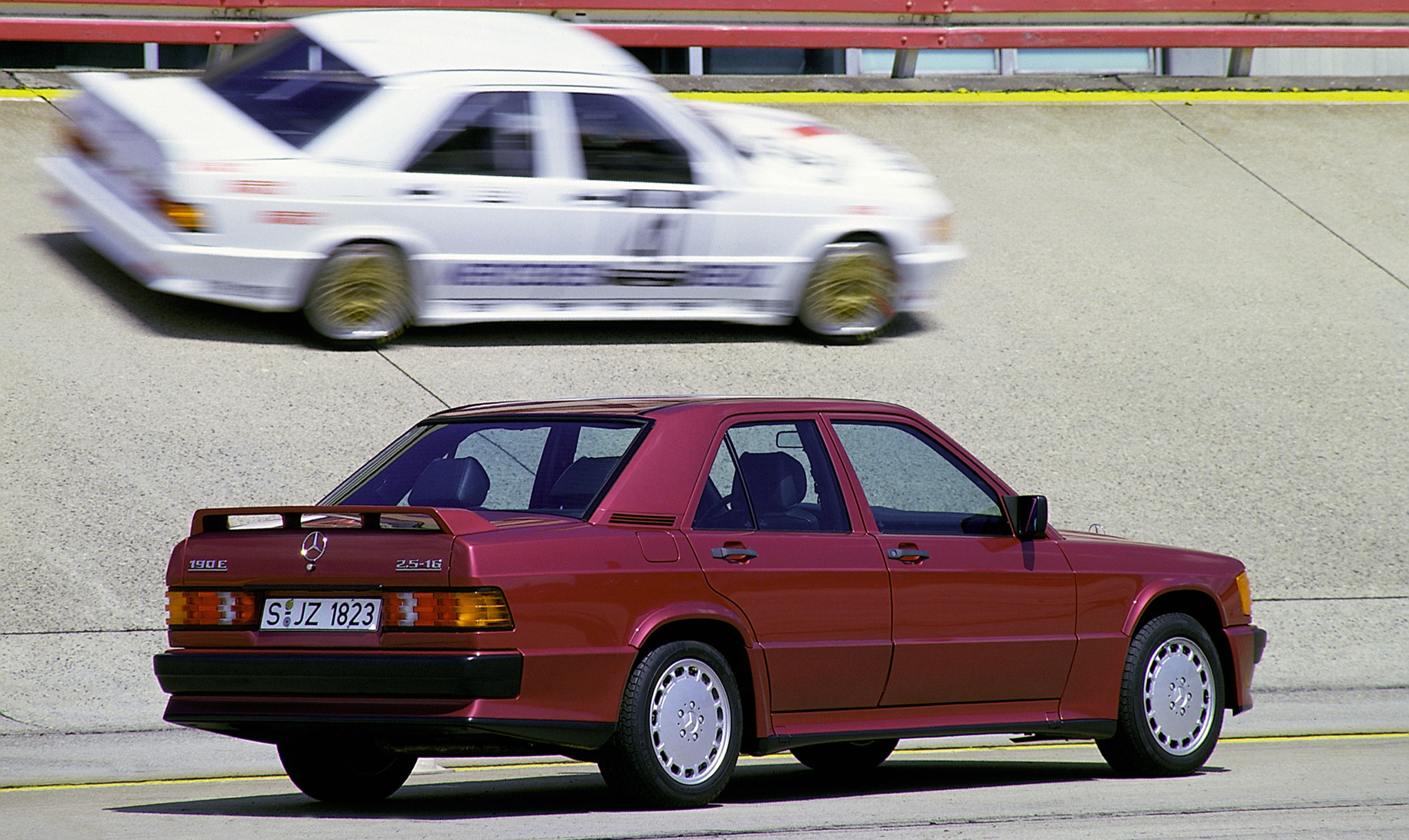 KUNST! Как скромный Mercedes 190E стал легендарным спорткаром — ДРАЙВ